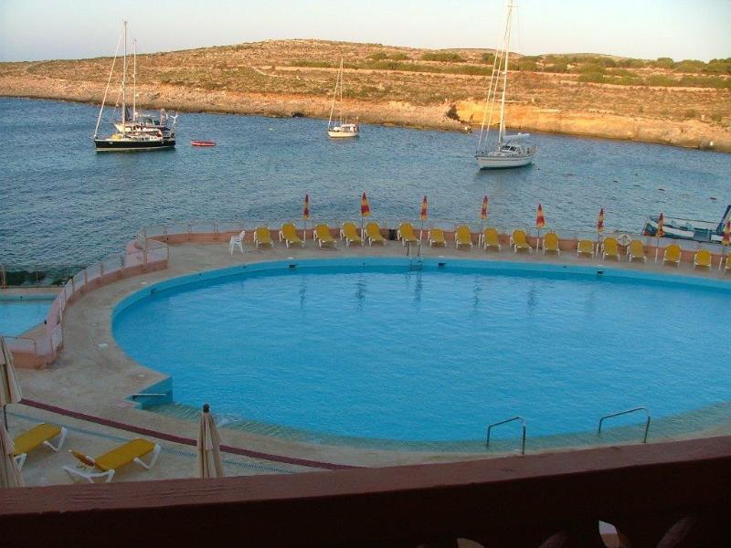 Comino Hotel Exterior photo